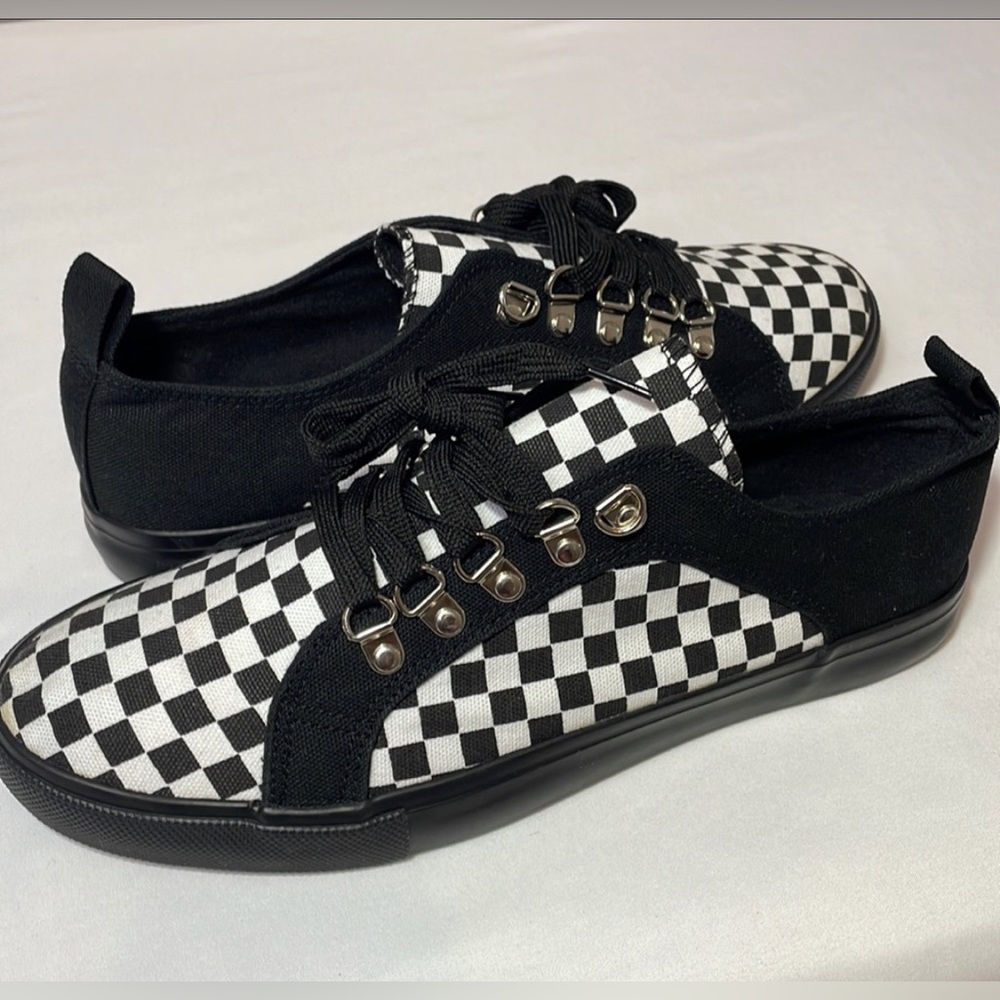 Like New Hot Topic Low Canvas Checkerboard Sneakers Size 12